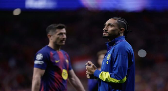 Raphinha pidió disculpas por sus gestos a la afición del Atlético