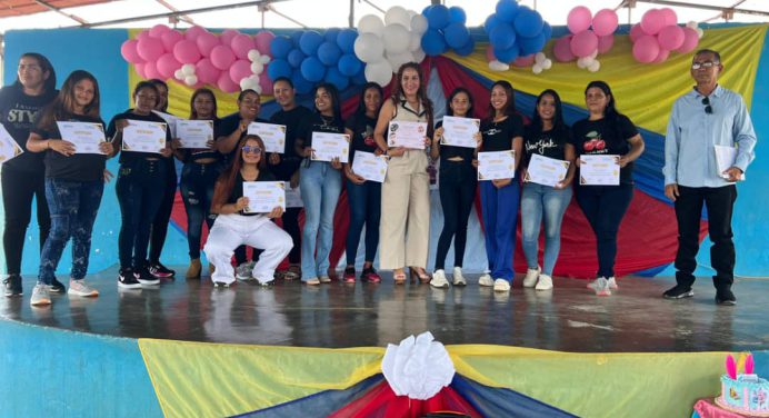 Comunidad de Altamira celebra con éxito la primera Expoferia de Artes y Saberes