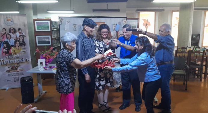 Periodista Adriana Torrealba presentó su poemario «Naturaleza sublime»