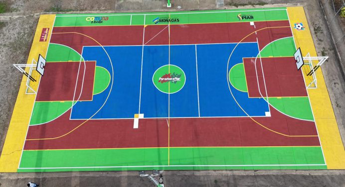 Alcaldesa Mariángelys Tillero entrega cancha rehabilitada en el Crucero de Aparicio en Piar