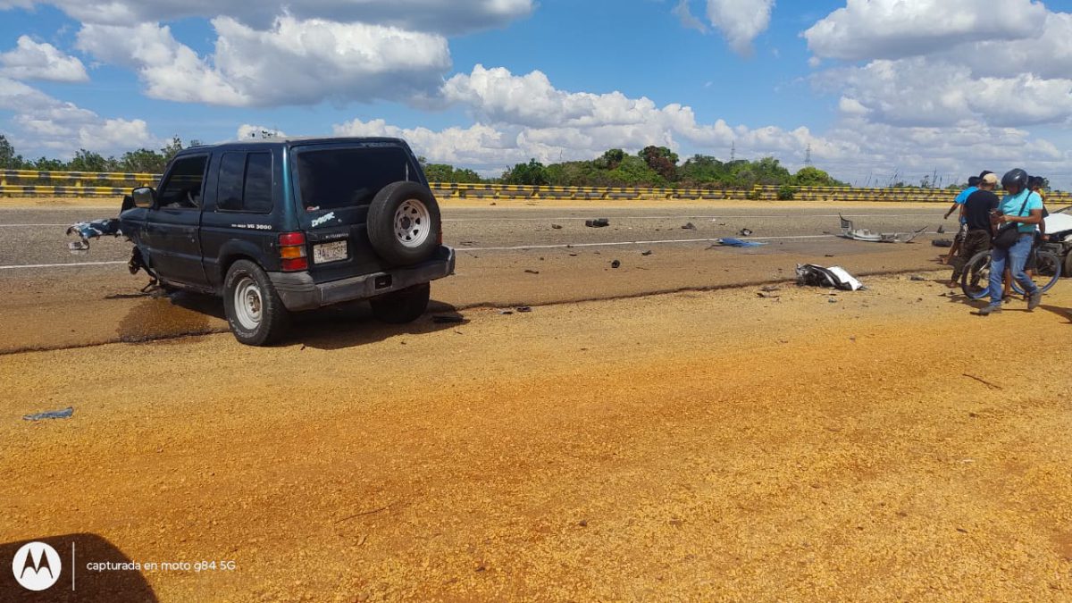 Tres muertos dejó accidente en la carretera Cantaura - El Tigre 2 choque2