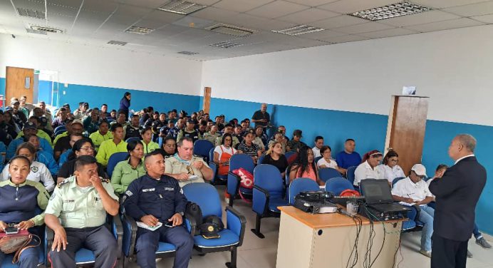 Más de 120 funcionarios de Polimaturín se forman en Oratoria y Atención al ciudadano