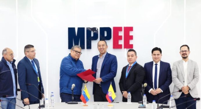 Venezuela y Colombia firman acuerdo para reactivar la conexión de energía eléctrica