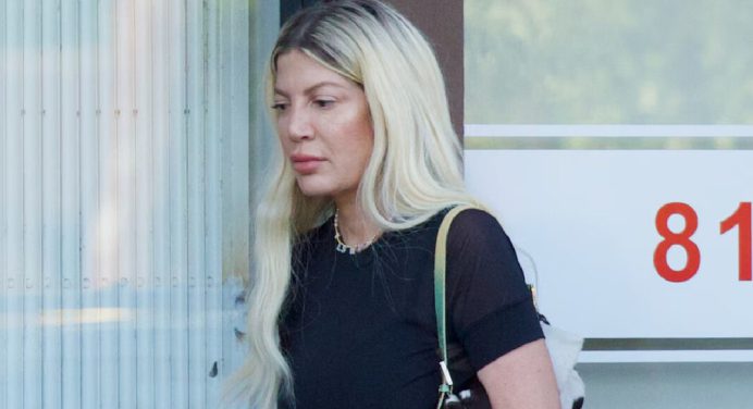 Tori Spelling sufrió accidente automovilístico cuando viajaba con 7 niños en California
