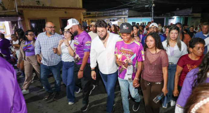 Gobernador Luna acompaña al pueblo de Caripito en la procesión del Nazareno