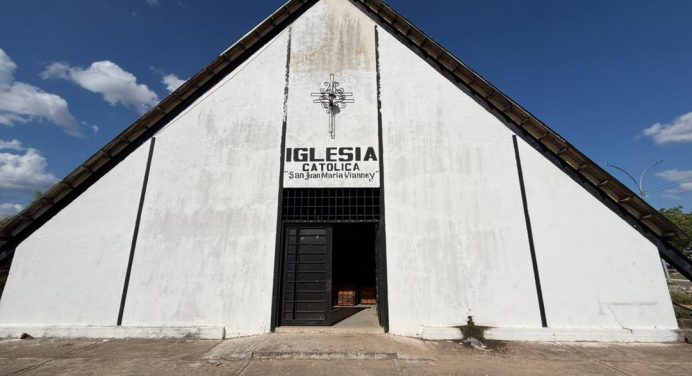Avanzan trabajos de rehabilitación integral en la iglesia San Juan María Vianney