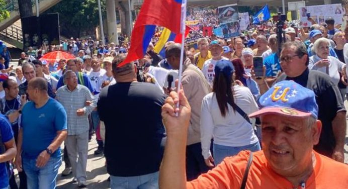 Sindicatos y gremios marcharon hasta el centro de Caracas para exigir aumento salarial