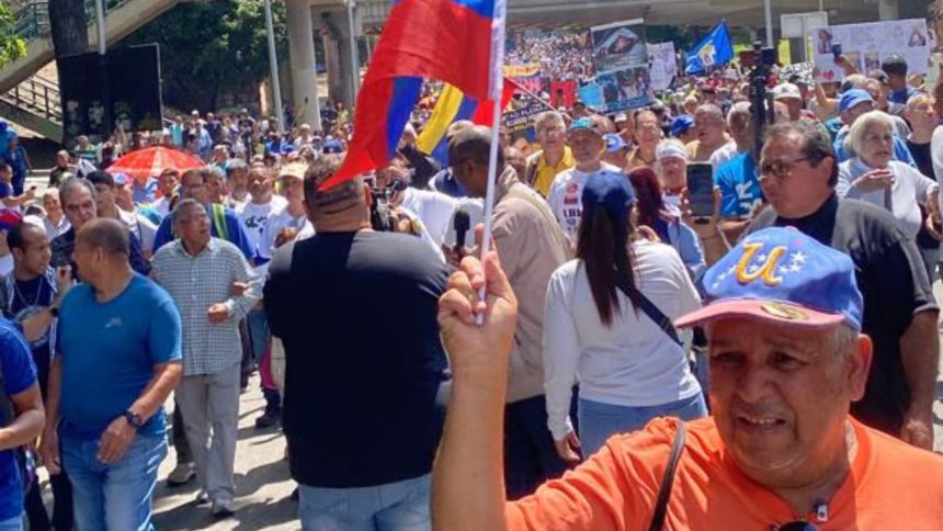 Sindicatos y gremios marcharon hasta el centro de Caracas para exigir aumento salarial 1 marcha