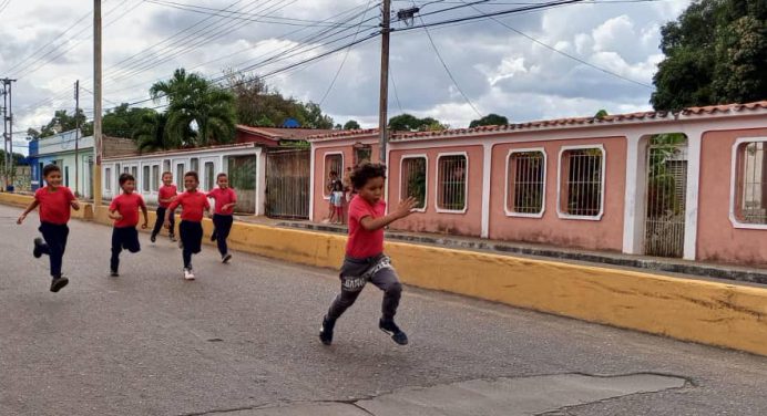 Más de 100 niños participan en minimaratón por los 295 años de Caicara de Maturín