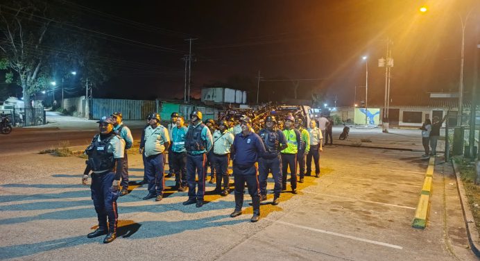 Polimaturín retiene 8 motocicletas y cierra cuatro licorerías en despliegue de seguridad