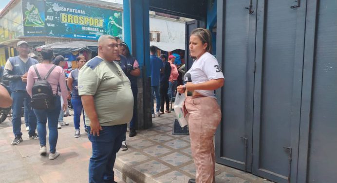 Realizan operativo de fiscalización a comerciantes informales del casco central