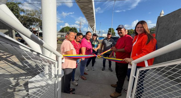Ana Fuentes entregó rehabilitada pasarela de la Avenida Libertador