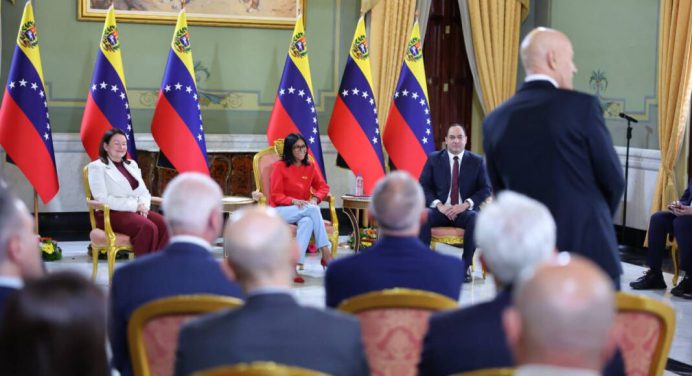 Pdvsa y petrolera italiana Eni firmaron acuerdos