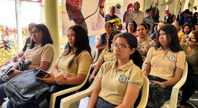 Estudiantes de la Escuela Nacional de Poesía Juan Calzadilla participaron en recital