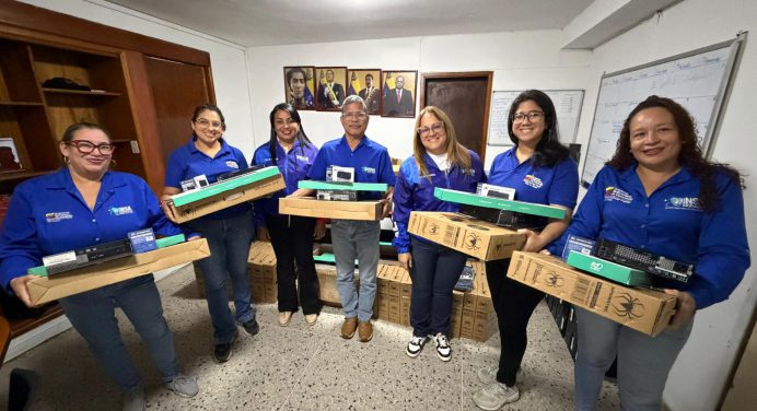 Equipan con climatización y computadoras oficinas de administración de salud
