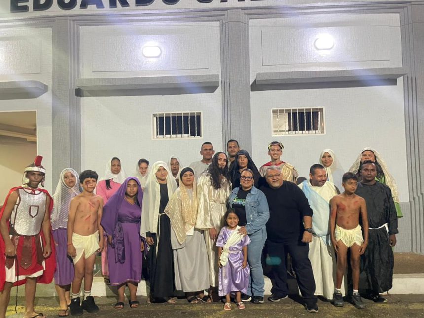 Espíritu de la Semana Santa recorrió calles de Santa Bárbara con el Vía Crucis viviente 1 Santa Bárbara