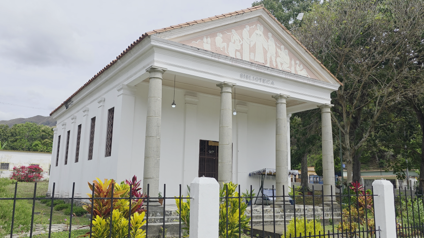Biblioteca William Henry Phelps: Un faro de luz y conocimiento en San Antonio de Capayacuar 1 Biblioteca William Henry Phelps de San Antonio de Capayacuar