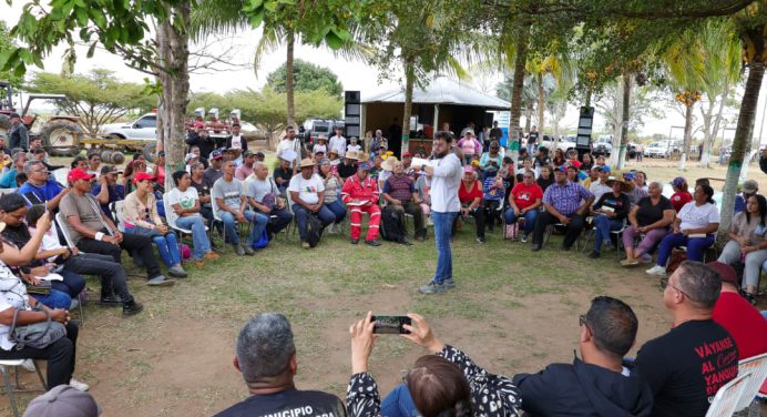 ‎Gobernador Luna revisa avance de proyectos comunitarios con voceros de Ezequiel Zamora