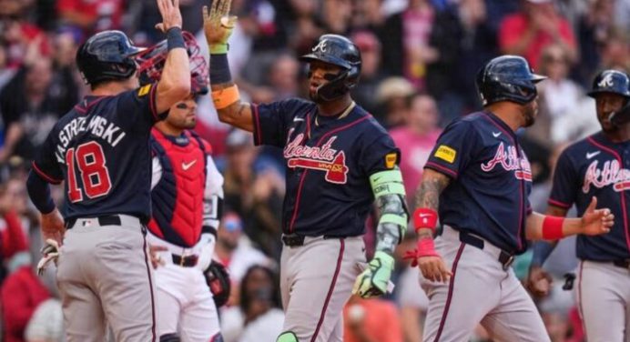 Grand Slam de Ronald Acuña comandó paliza de los Bravos en Boston