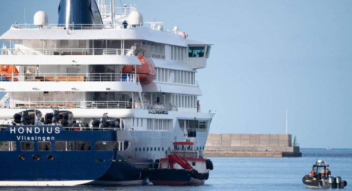 Un total de 94 pasajeros de 19 nacionalidades desembarcaron del Hondius en Tenerife