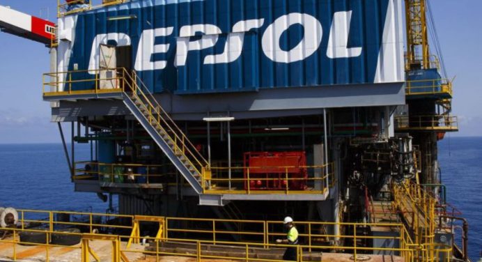 España recibe el primer barco con crudo venezolano como pago del gas a Repsol