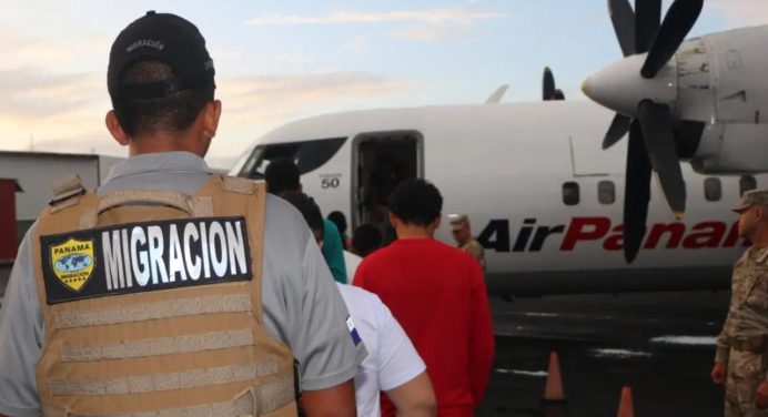 Panamá con el primer vuelo directo a Venezuela con migrantes repatriados
