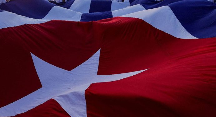 Trump afirma que Cuba está pidiendo ayuda y va a responder con diálogo