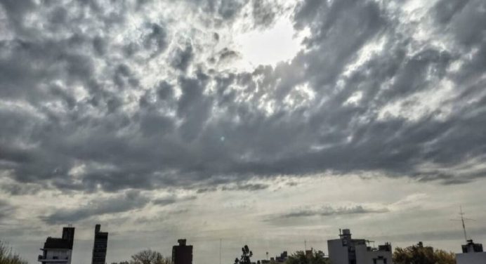 Inameh: Onda Tropical N°1 se mueve por el oriente del país