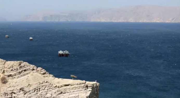 Irán amplía el tránsito por Ormuz y autoriza el paso a 32 buques y suma 182 embarcaciones