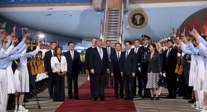 Donald Trump llega a Pekín para su segunda visita a China desde 2017