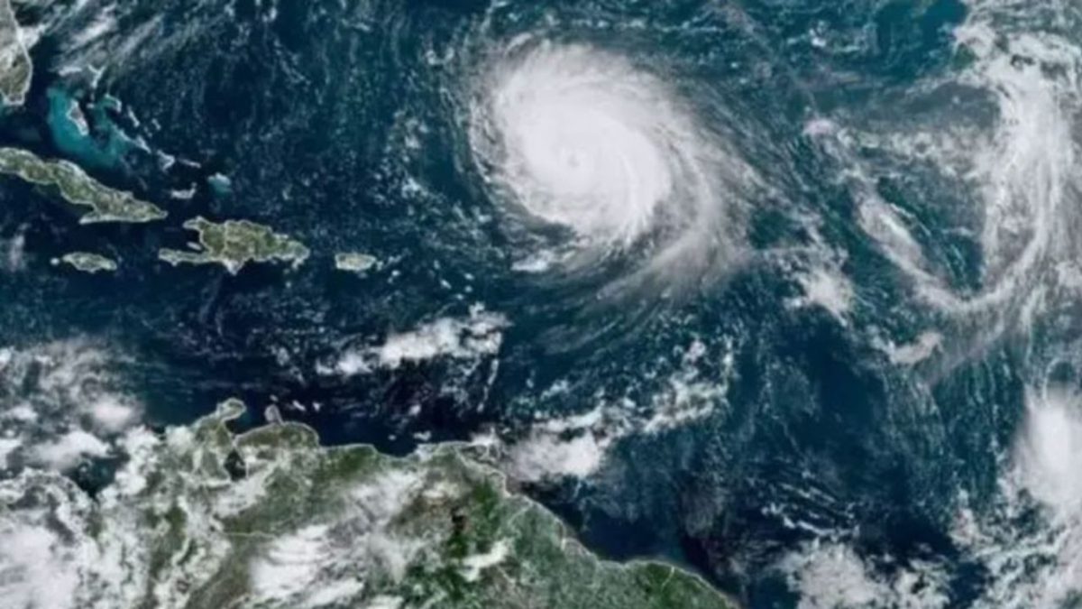 dos  ondas tropicales