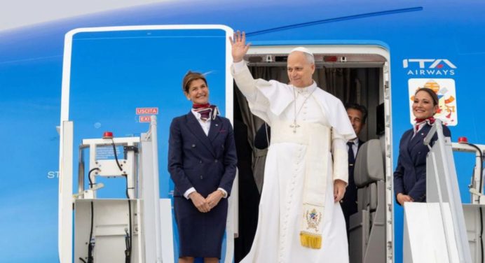 El papa León recibe la acreditación para su viaje a España en junio