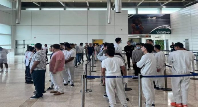 Arriban al país más de 150 venezolanos provenientes de EE.UU