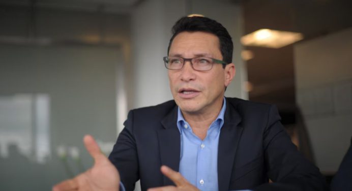 Exgobernador colombiano abandona carrera presidencial y se une a Iván Cepeda