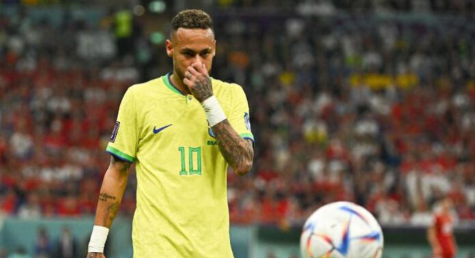 Neymar tiene lesión muscular y estará de baja hasta tres semanas