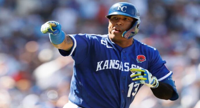 Salvador Pérez se convirtió en el receptor latino con más jonrones en la historia de MLB