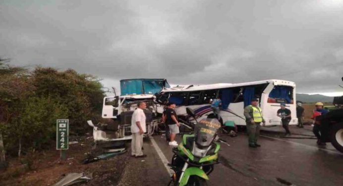 Accidente entre Clarines y Boca de Uchire deja 9 muertos y más de 20 heridos