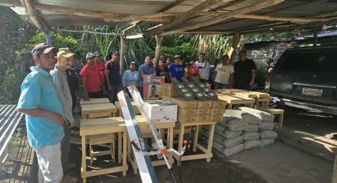 En Cedeño entregan materiales de construcción a comuna