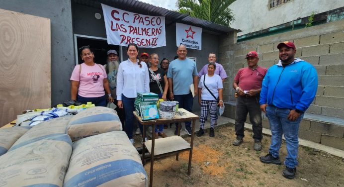Ana Fuentes entrega recursos para fortalecer el poder comunal