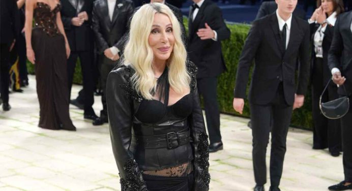Cher cumple 80 años desafiando el tiempo como gran diva de la cultura pop