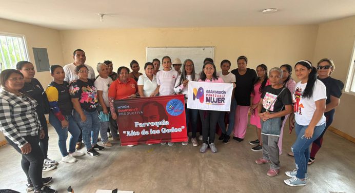Capacitan a voceras de las comunas con talleres formativos para la socioproducción