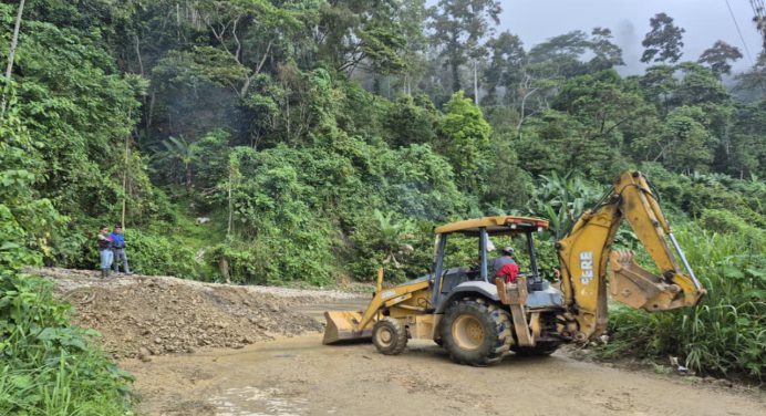 Trabajan en despeje de la Troncal 002 en Mérida tras fuertes lluvias