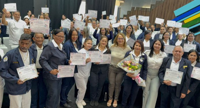 Gobierno regional rinde homenaje a los enfermeros en su día