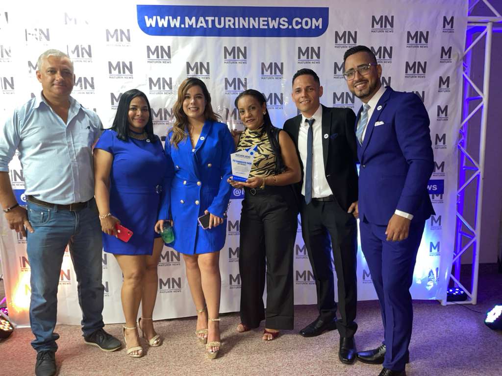 equipo junto a UBV