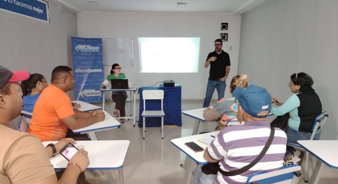 Fondeem capacita voceros comunales de Boquerón en proyectos avícolas