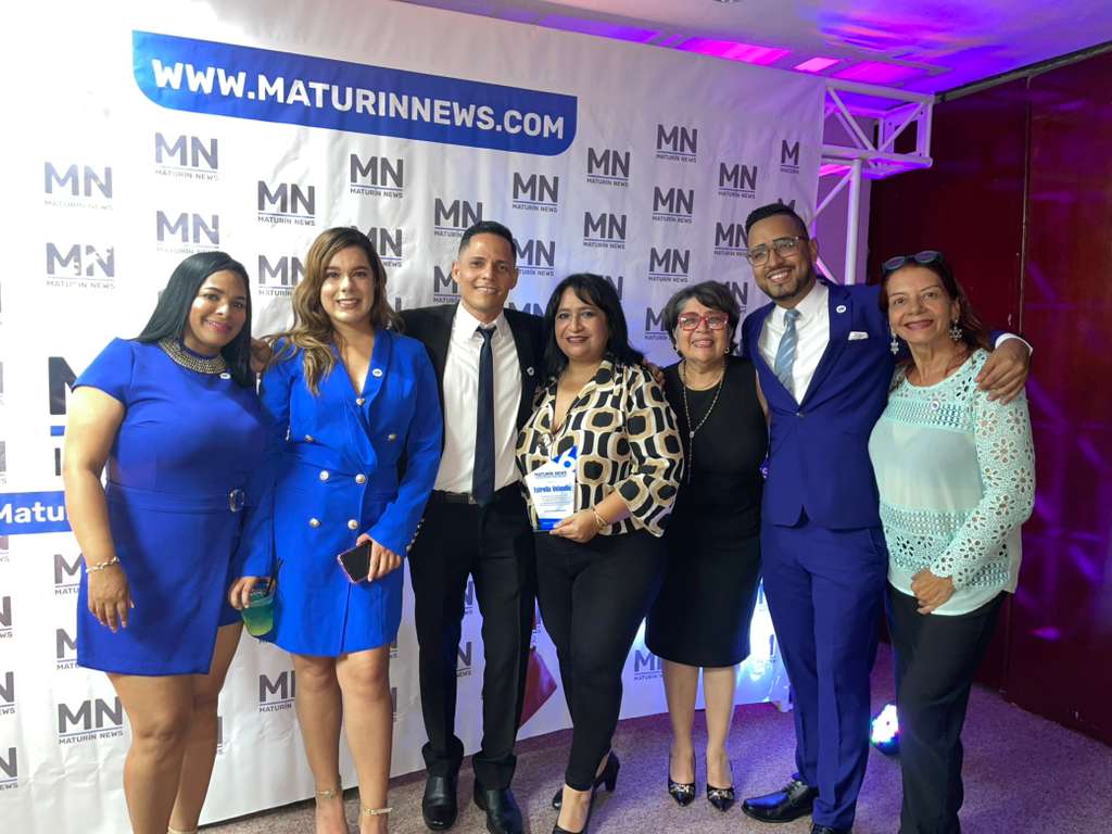 junto al equipo