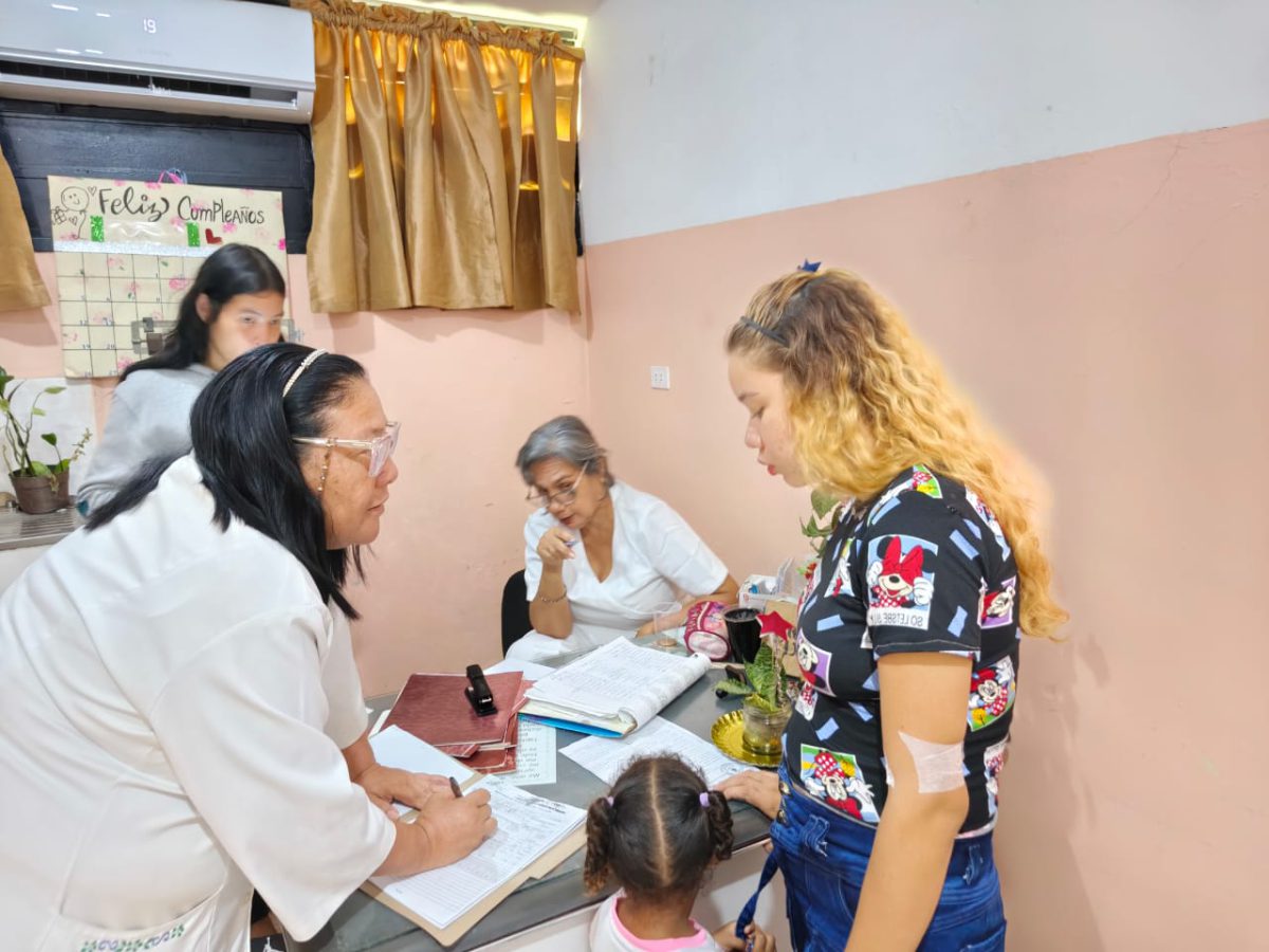 Favorecen a 30 mujeres con jornada de implantes subdérmicos en el Humnt 2 mujeres2