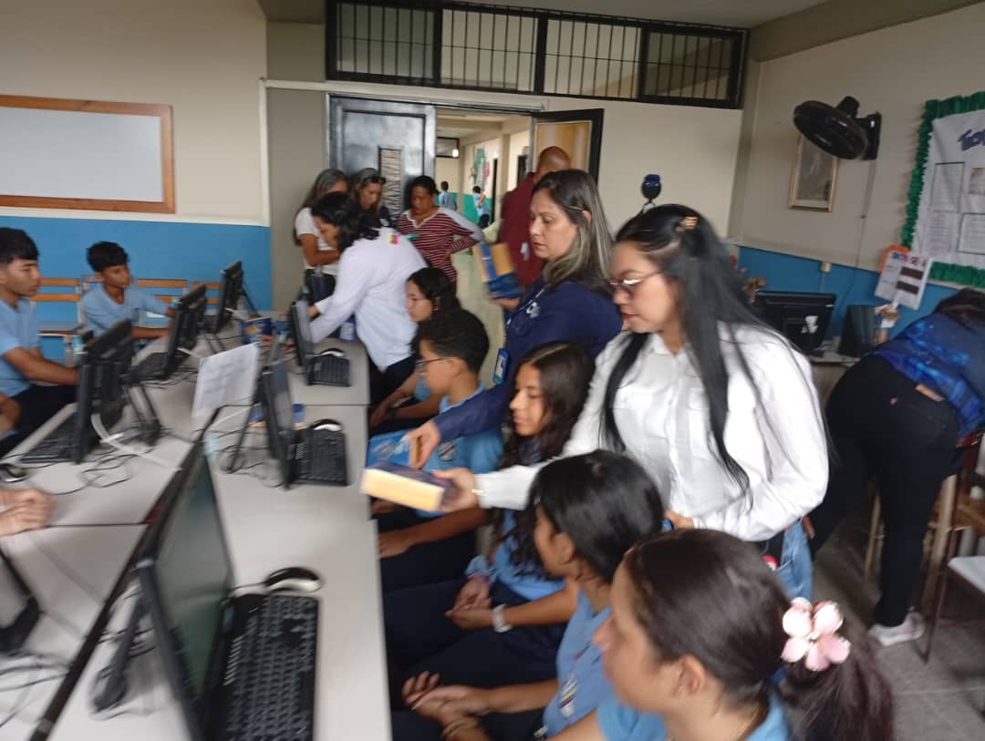Entregan 30 kits pedagógicos a estudiantes del liceo "Dr. Jesús Rafael Zambrano" de Maturín 2 semillero2