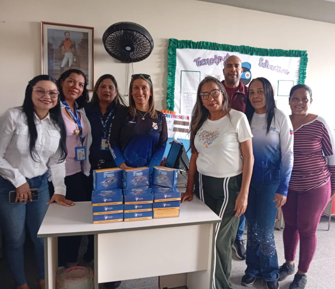 Entregan 30 kits pedagógicos a estudiantes del liceo "Dr. Jesús Rafael Zambrano" de Maturín 3 semillero3