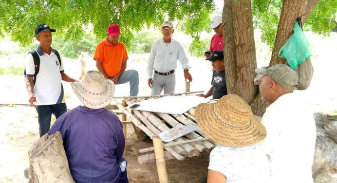 Realizan taller de lombricultura en la Casa de los Abuelos de Santa Bárbara
